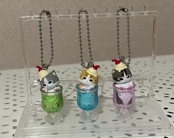 Mofusand Katze Dessert Sundae Schlüsselanhänger - Kawaii Gashapon Anhänger | Japanische Kapsel Spielzeug | Süßer Katzen-Dessert Schlüsselanhänger | Geschenk für Katzenliebhaber