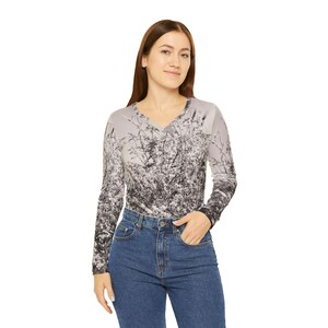 Chic Floral Long Sleeve V-Neck Shirt, Nature-Inspired Women&#39;s Top, Perfect for Spring Outings, Casual Wear, Sustainable Style