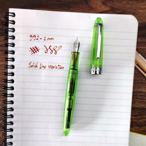 Penna stilografica esclusiva Custom 992 verde con pennino tronchetto in argento da 1 mm molato a mano per calligrafia, journaling, lettering e firme.
