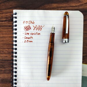Penna stilografica esclusiva Custom 992 marrone con pennino tronchetto in argento da 0,9 mm molato a mano per calligrafia, journaling, lettering e firme.