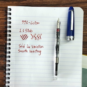 Penna stilografica esclusiva Custom 992 blu con pennino tronchetto in argento da 1,1 mm molato a mano per calligrafia, journaling, lettering e firme.