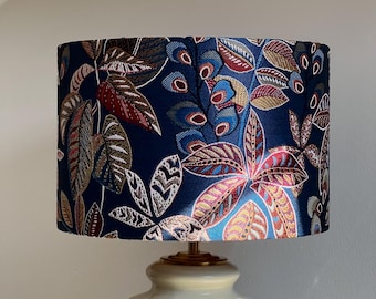 Pantalla de lámpara hecha a mano con estampado de hojas cálidas, azul, multicolor, accesorios para el hogar, decoración | Studio Chloe