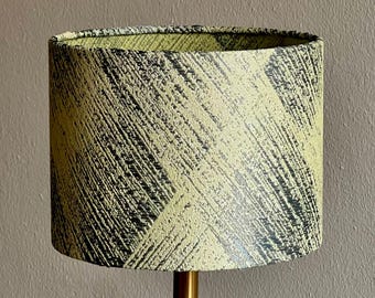 Pantalla de lámpara verde hecha a mano – pantalla de tela – iluminación ambiental suave y natural – interior minimalista