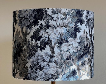 Pantalla de lámpara hecha a mano con estampado de árboles en azul y blanco | Única y acogedora para tu interior | Studio Chloe
