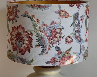 Pantalla de lámpara hecha a mano con flores | Pantalla de tela | Pantalla de mesa vintage | Iluminación ambiental | Decoración bohemia