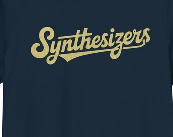 Synthesizers – Elegant Retro Style Organic T-Shirt