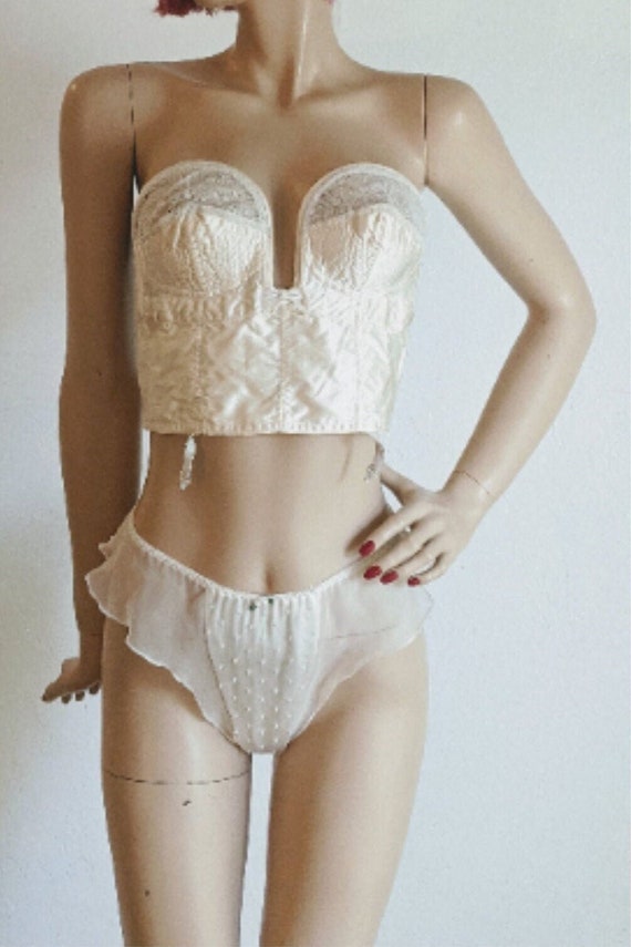 VICTORIA'S SECRET- 1980's NWT Bridal V-String - Me