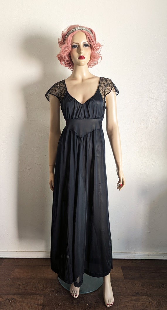 Van Raalte - Sheerio - 1940's black lace nightnown