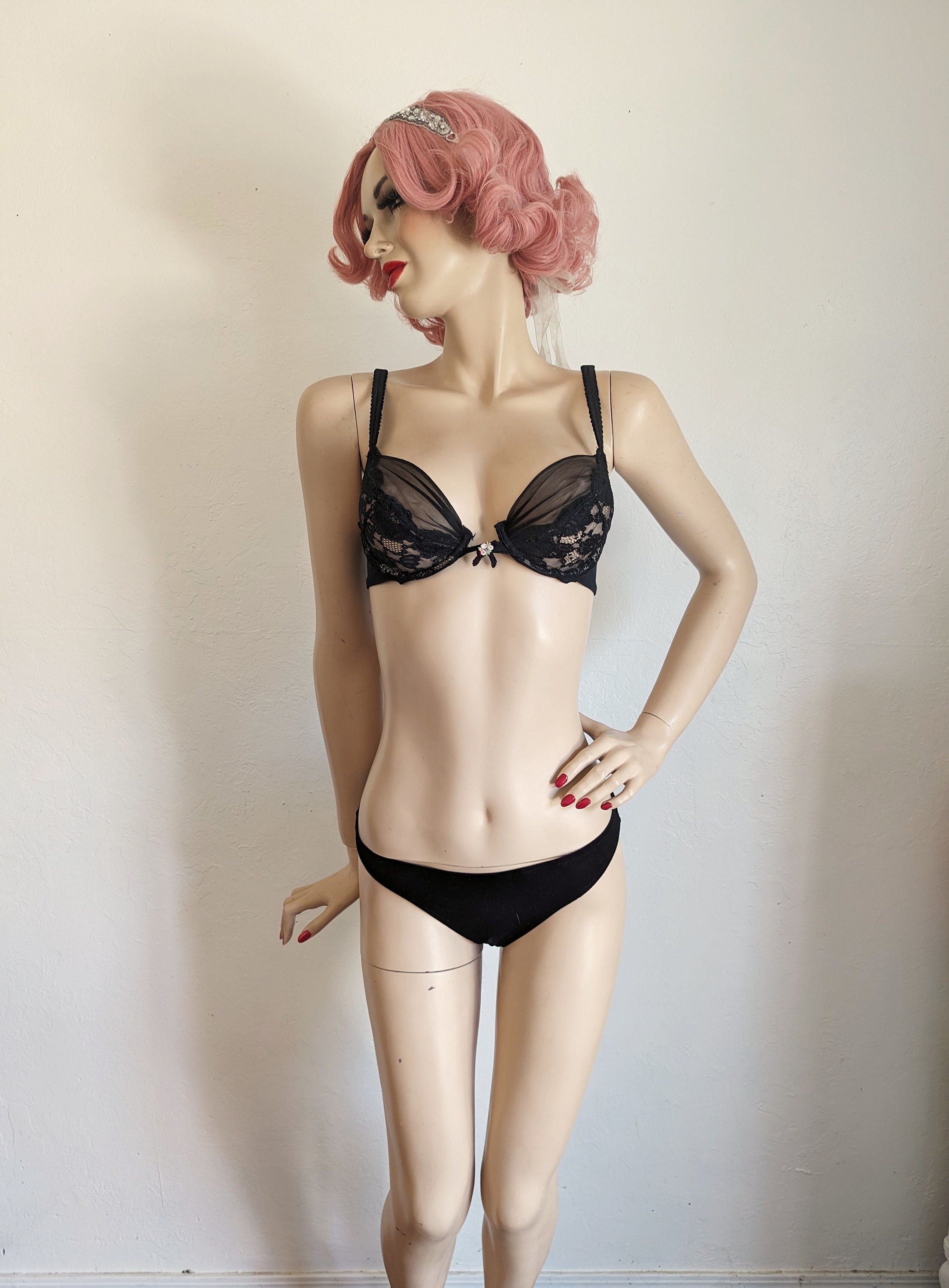 32A) PINK Nude Strapless Bra – Revived Clothing Exchange