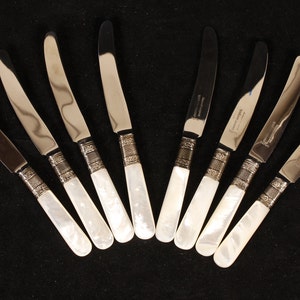 Marhill New York Mother of Pearl Handled Stainless Steel Blades Knives Set of 8 Vintage Silver Collectible Dining Serving Entertaining image 8