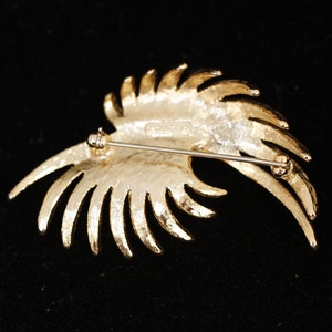 1960's Monet Gold Tone Stylized Leaf Pin Vintage Collectible Jewelry Fashion Accessory image 2