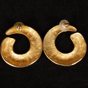 1990's Gold Tone Abstract Circular Stud Earrings Vintage Collectible Jewelry Fashion Accessory image 2