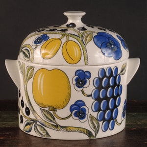Arabia Paratiisi 1.5 Quart Covered Casserole - Vintage Ceramic Collectible Cookware Dining Serving