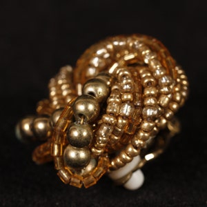 1950's Beaded Gold Tone Clip-On Earrings Vintage Collectible Jewelry Fashion Accessory imagem 4