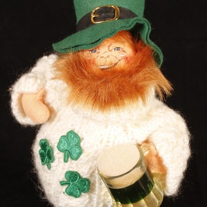 Annalee Mobilitee 169204 Irish Pub Patron Vintage Toy Collectible Holiday Home Decor image 5
