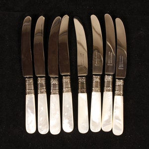 Marhill New York Mother of Pearl Handled Stainless Steel Blades Knives Set of 8 Vintage Silver Collectible Dining Serving Entertaining image 2