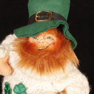 Annalee Mobilitee 169204 Irish Pub Patron Vintage Toy Collectible Holiday Home Decor image 3