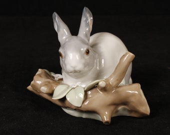 Lladro #4773 Gray Rabbit Eating Figurine - Vintage Ceramic Collectible Home Living Decor