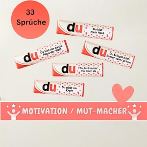 Puede incluir: Varias barras de chocolate con la palabra "du", cada una con una frase alemana diferente. Un círculo rojo con "33 Sprüche" está en la parte superior izquierda. Una pancarta en la parte inferior dice "MOTIVATION / MUT-MACHER".