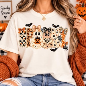 Retro Patchwork-spöken PNG, rutigt spökedesign med ginghammönster, läskig Halloween-sublimering, trendig höstskjortagrafik, Halloween PNG