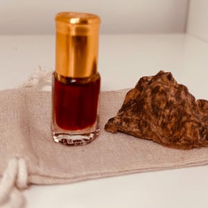 Layered Elegance Attar - Oud Saffron