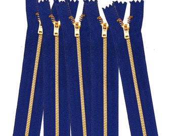 Könnte beinhalten: Ein Satz von acht 25 cm langen marineblauen Reißverschlüssen mit goldenen Metallzähnen.