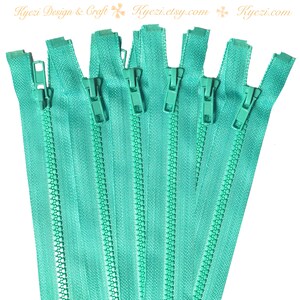 18 Inch Green Chunky Teeth Molded Plastic Separating Sports Zippers - Gauge 5