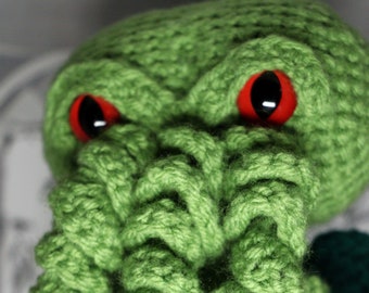 Medium-sized Cthulhu Stuffed Toy - Super adorable - 6.5 in tall