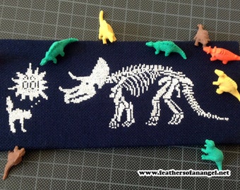 KIT Triceratops Dinosaur Dino Skeleton Fossil Cat Cute Counted Cross Stitch
