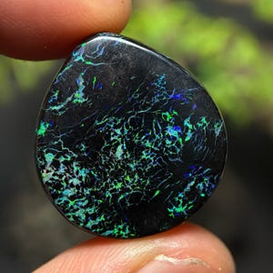 Black Matrix Opal: Australian Gemstone, 15.65 cts