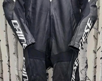 Combinaison de course moto en cuir Dainese Tosa, 1 pièce | Équipement de piste de motard blindé CE avec curseurs aux genoux | Costume Race Fit noir