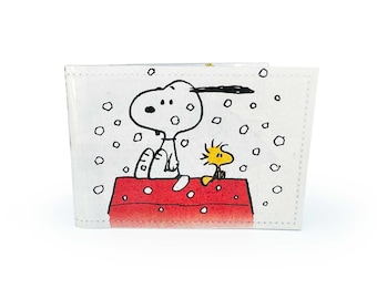 TRAVEL CARD HOLDER | Upcycled Vintage Comic in pvc - Oyster, metro, rail, subway, bus cards, peanuts, retro, white beagle dog,