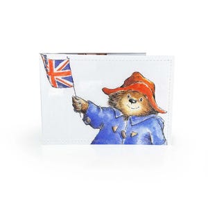 KAARTENHOUDER OYSTER | Geüpcycleerde vintage boekenpagina Paddington Bear in pvc - metro, treinkaart, buskaartje, reisportemonnee