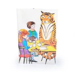 PASSHÜLLE | Upcycled Vintage Buchseite in PVC - 1960er Jahre, Reisepasshülle, Kinderbuch, Nostalgie Geschenk, Tiger, Tee