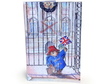 FUNDA DE PASAPORTE / Página de libro reciclada del Oso Paddington vintage en PVC - Palacio de Buckingham, Londres, funda para pasaporte, billetera de viaje, nostalgia