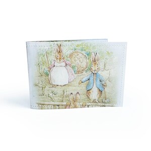 REISE KARTENHALTER |  Vintage Peter Rabbit Upcycled Buchseite in PVC - Oyster, Metro, Bahn, Bus, Reisebrieftasche, Beatrix Potter