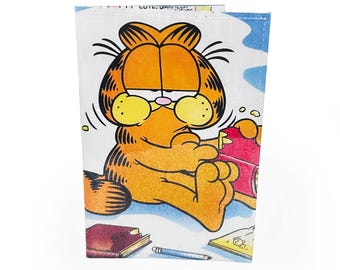 PASSHÜLLE | Upcycled 1980er Jahre Comic in PVC, Fat Orange Katze