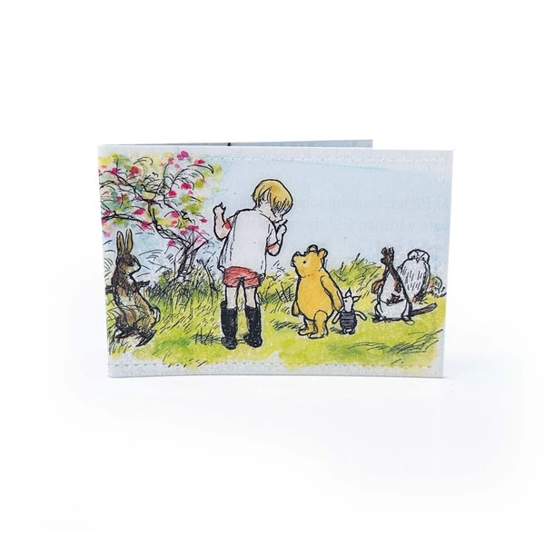 PORTE-CARTES DE VOYAGE | Page de livre vintage Winnie l'ourson recyclée en pvc - Oyster, Metro, Rail, Bus, Travel Wallet