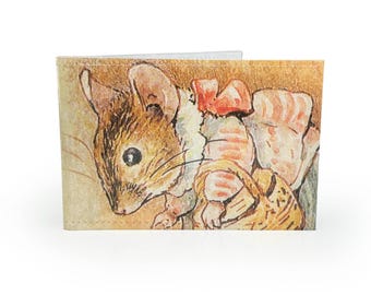 PORTATARJETA DE VIAJE / Página de libro reciclada de El cuento de la Sra. Tittlemouse en PVC - Oyster, Metro, Tren, Autobús, Cartera de viaje, Beatrix Potter
