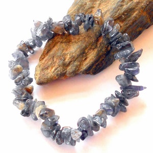Iolite Chip Stretch Bracelet earthegy #1504