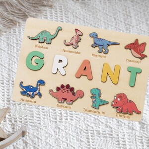 Rompecabezas de madera personalizado con nombre, regalo para niños pequeños con temática de dinosaurios, juguete educativo colorido con nombre, recuerdo de bautizo y decoración para guardería.