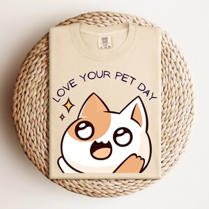 Cute Cat Love Your Pet Day T-Shirt – Kawaii Cartoon Pet Lover Gift – Beige Comfort Colors Tee for Animal & Cat Enthusiasts-beige cat tee
