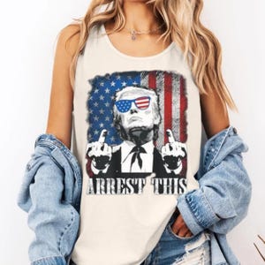Arrêtez cet atout, t-shirt politique drôle, t-shirt à lunettes drapeau américain, t-shirt graphique anti-atout, cadeau libéral conservateur, t-shirt drôle Trump