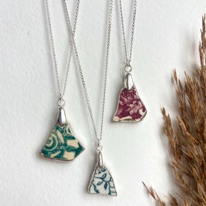 Collar de cerámica marina de Devon con borde de bisel sin respaldo de plata y cadena de plata de ley 925