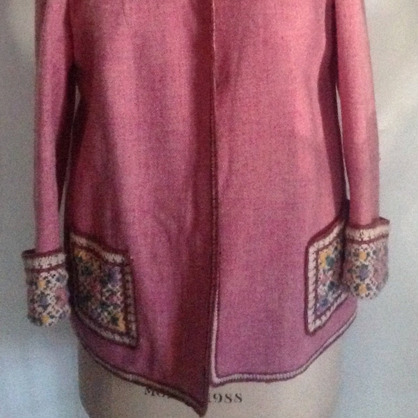1970's~All WOOL~Blazer~Canada BRAND Tag~Floral HAND Hem Embroidery~Small~70's~Career~Secretary~Dusty Rose~Lined~Cottagecore~Pink Dusty Rose
