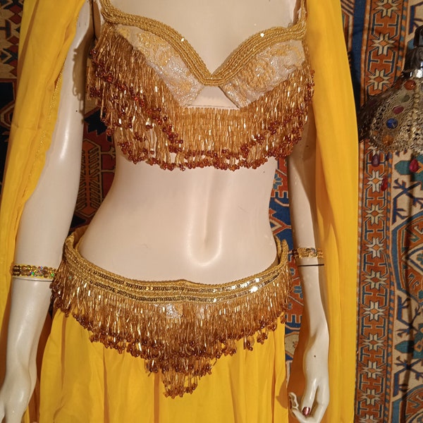 Costume de danse du ventre fait à la main, 7 pièces des années 70, perles de clairon doré, à franges, avec jupe et voile, adorable, danse du ventre, danseuse, hanches de 34 pouces, soutien-gorge a-c de 34 pouces