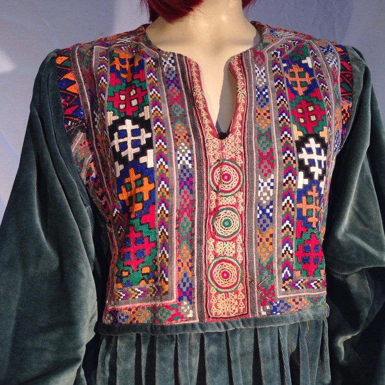42 Bust STUNNINGKUCHIVELVET Rare Wedding Emb Afghani DressSage FucshiaWide Flared SleevesSmall MirrorsJewel TonesTribal Ethnic M image 1