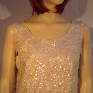 38&quot; Bust IRIDESCENT FRINGED WOOL Top Show Girl Flapper CottageCore Shimmery Shiny Sequined Sequins Hong Kong Vintage 60&#39;s 1960&#39;s Sweater M