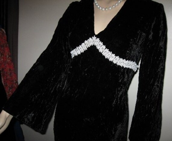 1960's~Empire Waist~Black VELVET~Medieval~Long~Hip