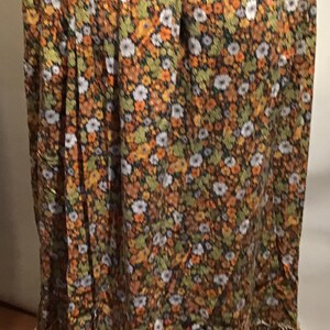 Falda larga de encaje con capas de estilo pradera de algodón de los años 60, volantes, dobladillo con volantes, margaritas raras, CottageCore Flower Power, flores silvestres, margaritas, cintura amplia de 25&quot;
